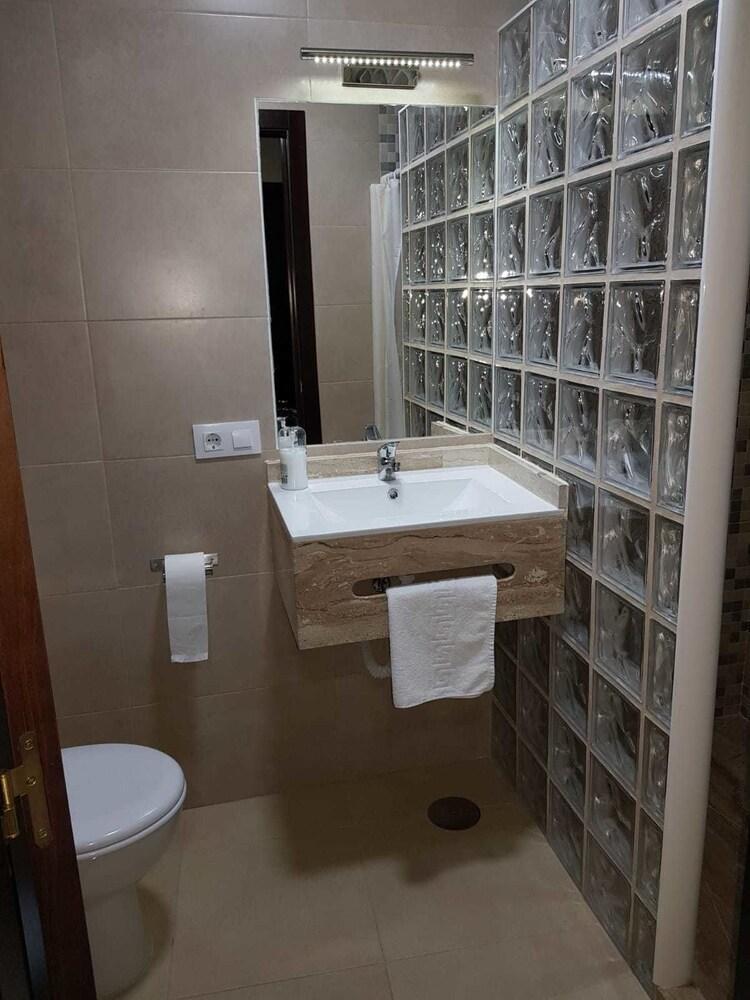 Hostal Malaga Аркос-де-ла-Фронтера Екстер'єр фото