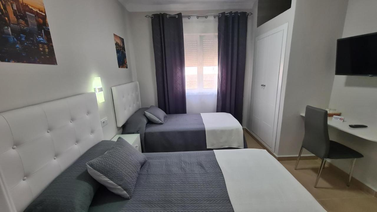 Hostal Malaga Аркос-де-ла-Фронтера Екстер'єр фото
